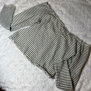 Cropped Off-The-Shoulder Long sleeve Top!! Like New⭐️